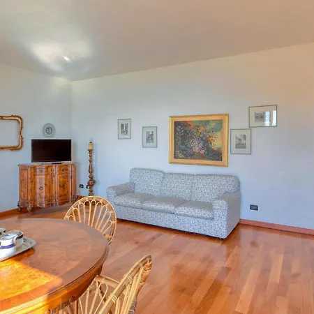 Beautiful In With Kitchen Holiday home